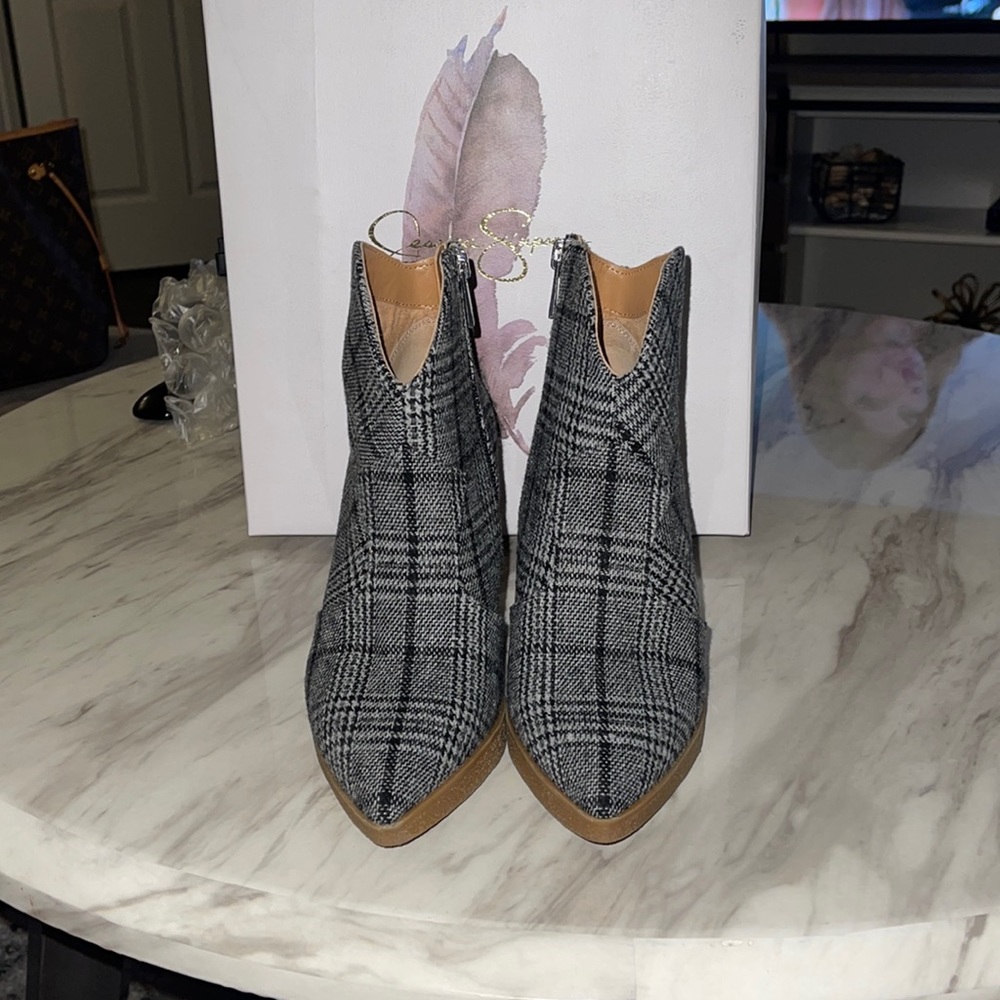 Jessica Simpson black/white cara plaid booties
